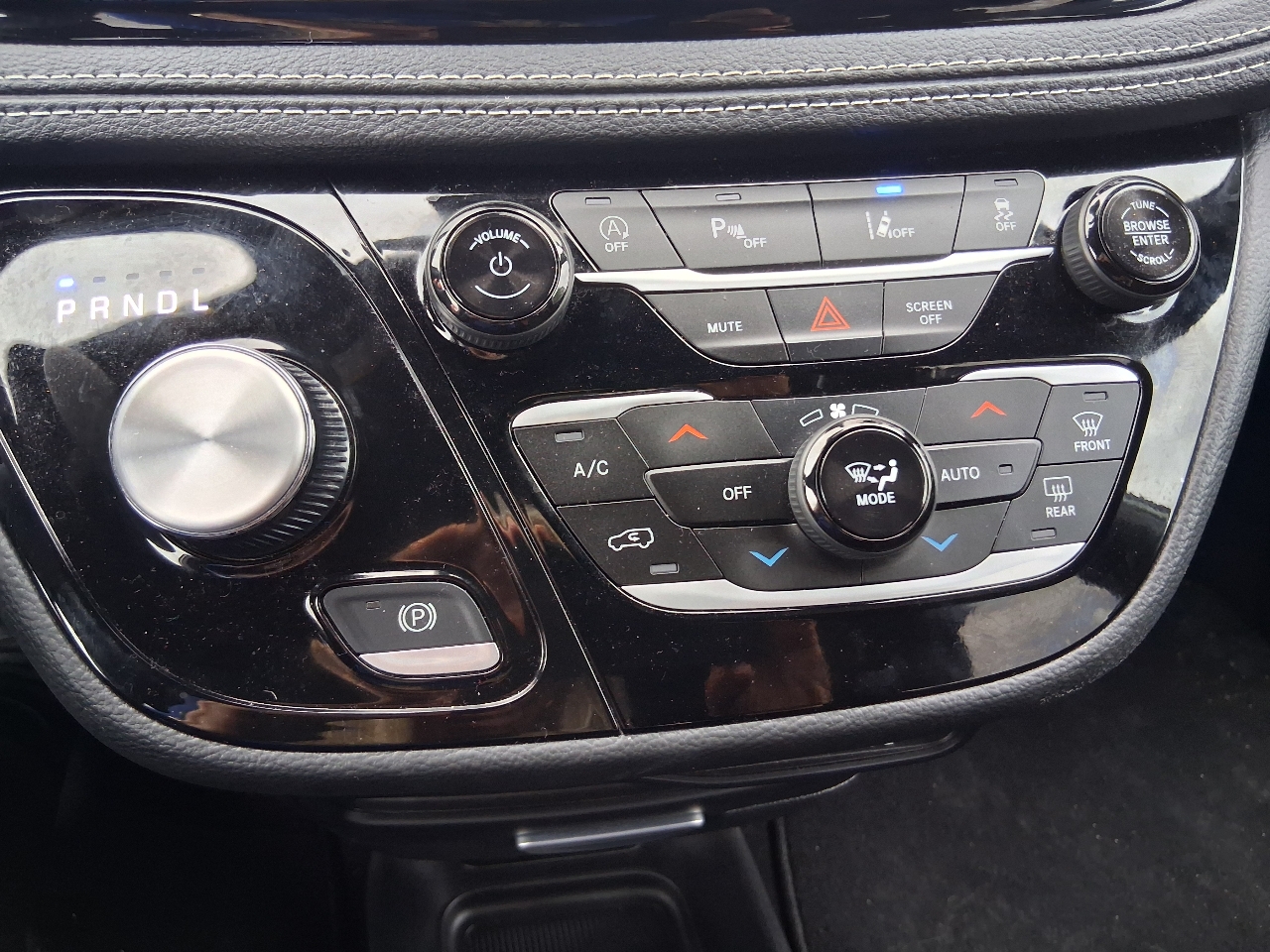 Chrysler Pacifica Touring FWD 2023