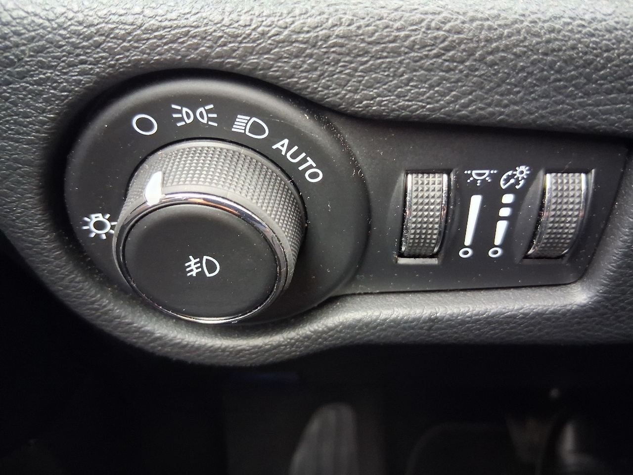 Chrysler Pacifica Touring FWD 2023