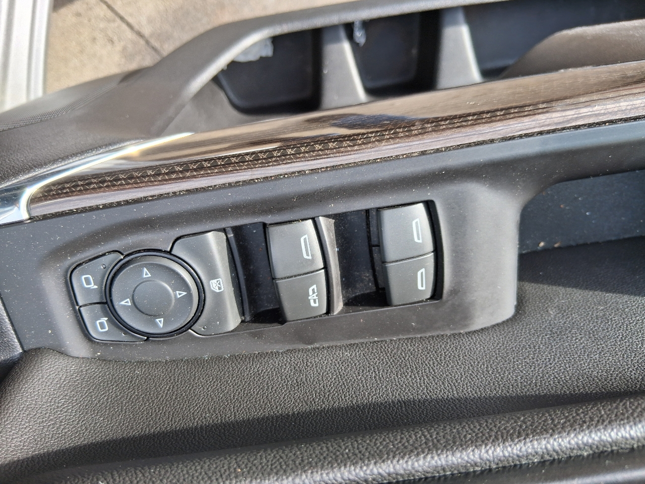 Chevrolet Silverado 1500 2WD Crew Cab 157" LT 2020