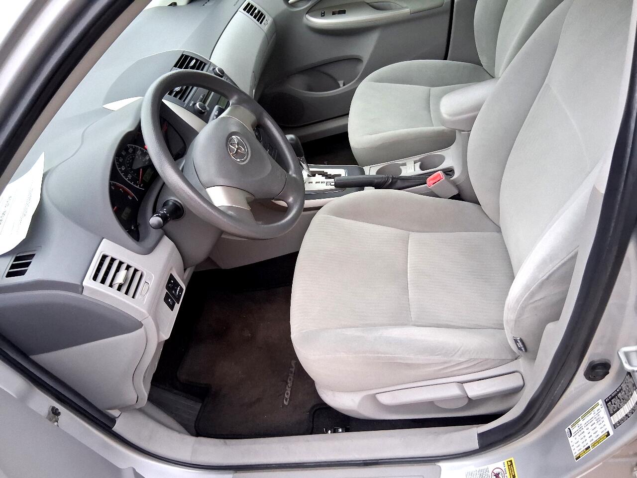 Toyota Corolla 4dr Sdn Auto LE (Natl) 2010