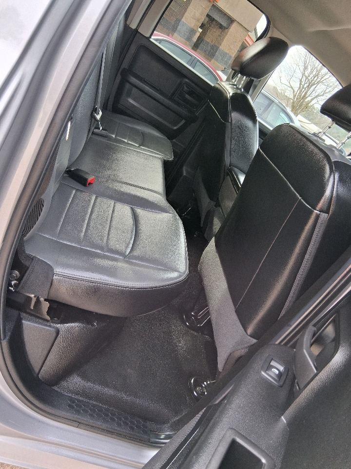 RAM 1500 Classic Tradesman 4x4 Quad Cab 6'4" Box 2022