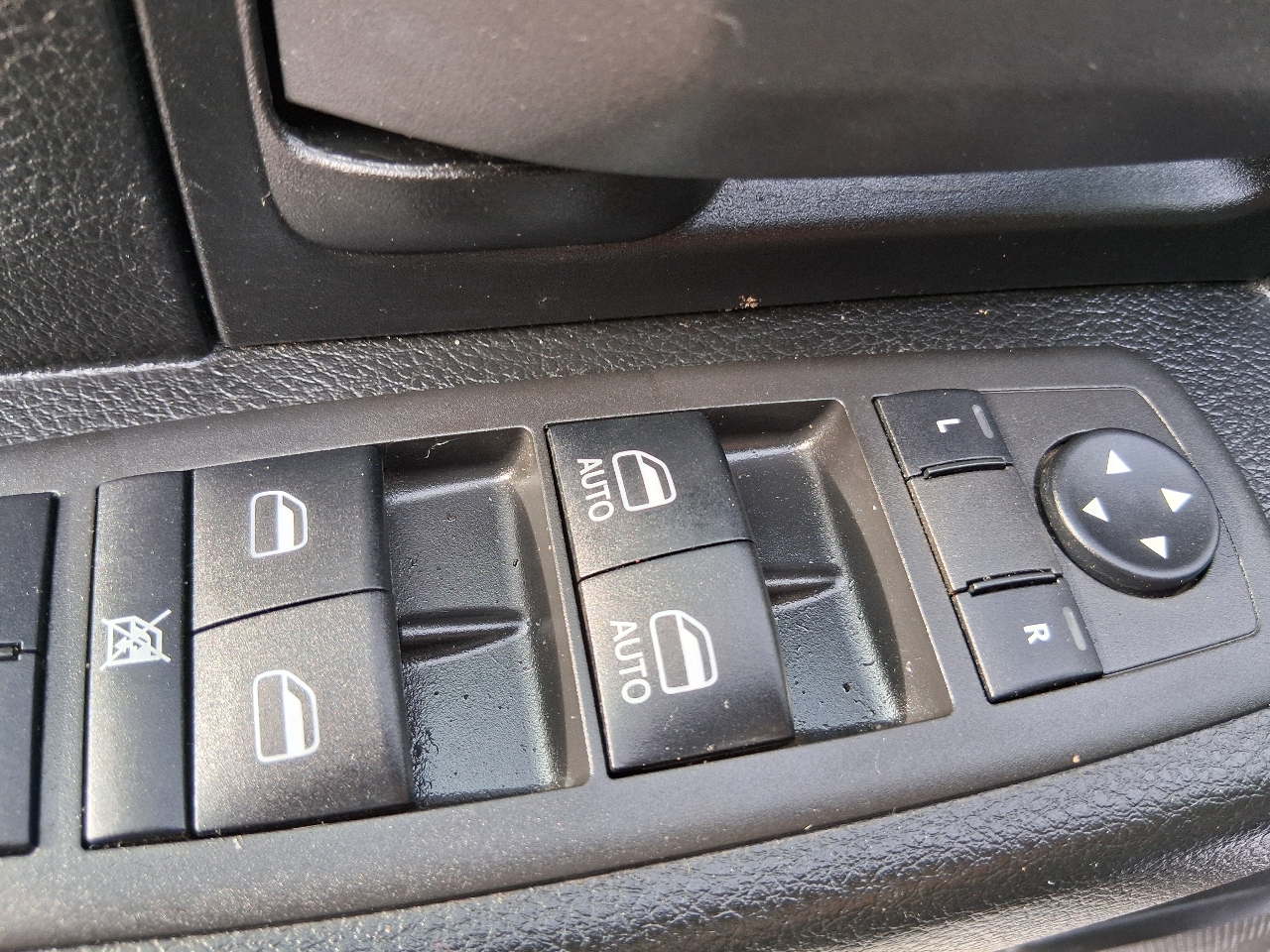 RAM 1500 Classic Tradesman 4x4 Quad Cab 6'4" Box 2022