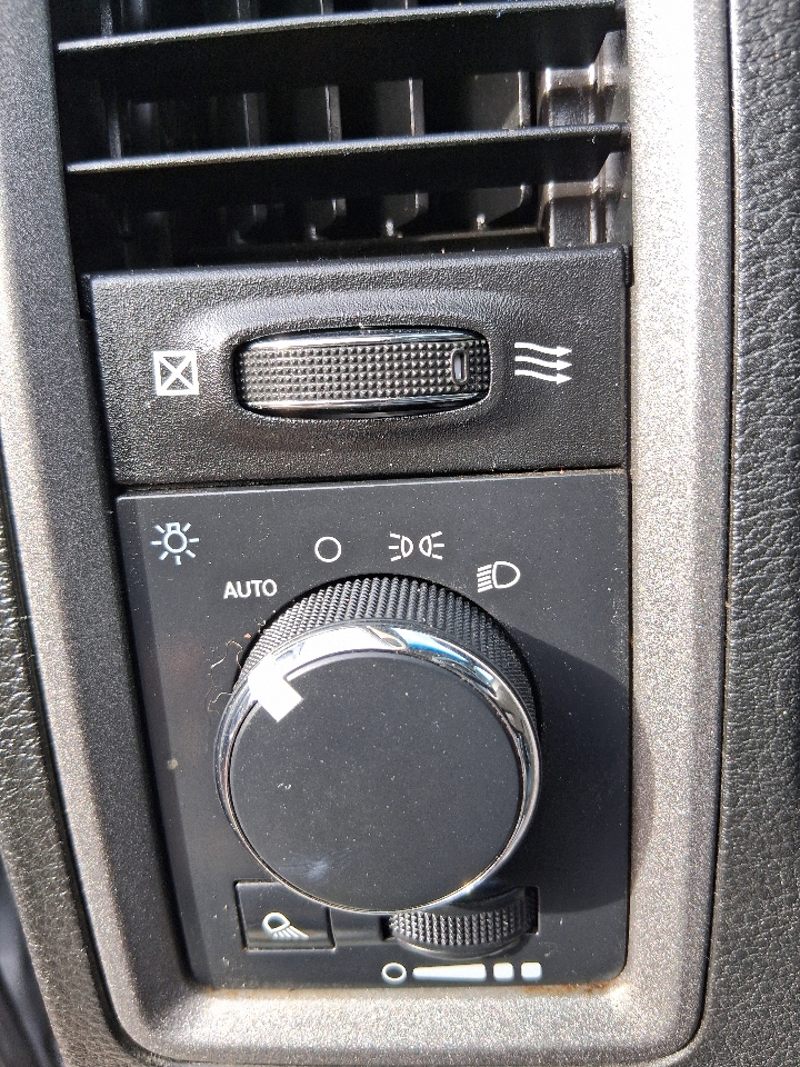 RAM 1500 Classic Tradesman 4x4 Quad Cab 6'4" Box 2022