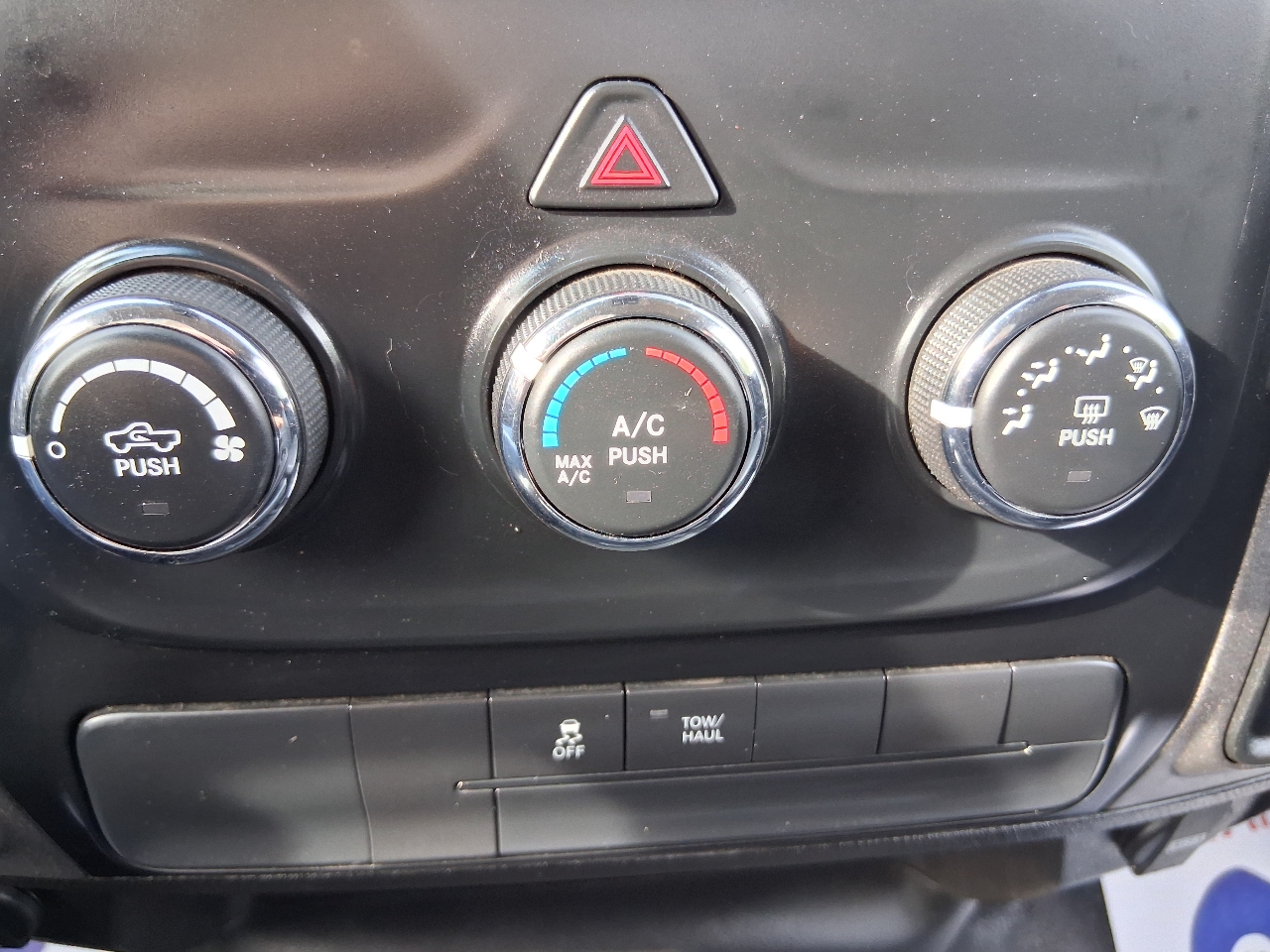 RAM 1500 Classic Tradesman 4x4 Quad Cab 6'4" Box 2022