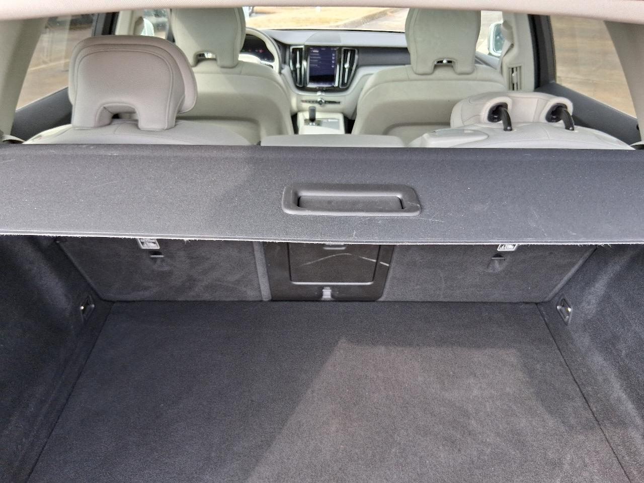 Volvo XC60 B5 AWD Plus Bright Theme 2023