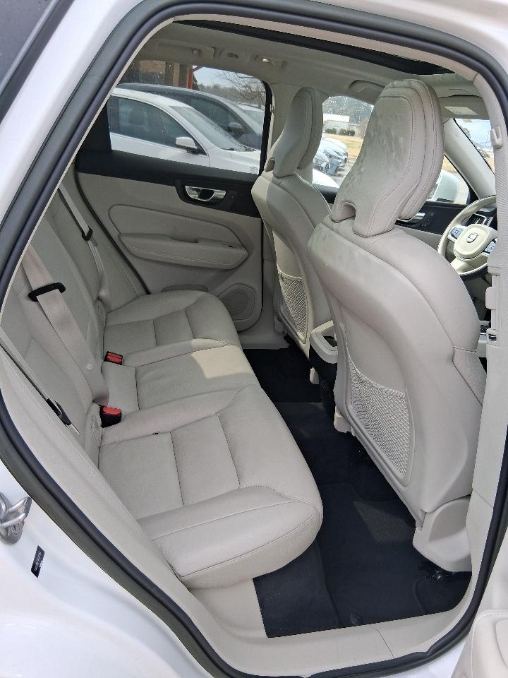 Volvo XC60 B5 AWD Plus Bright Theme 2023