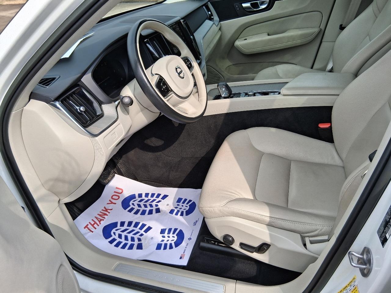 Volvo XC60 B5 AWD Plus Bright Theme 2023