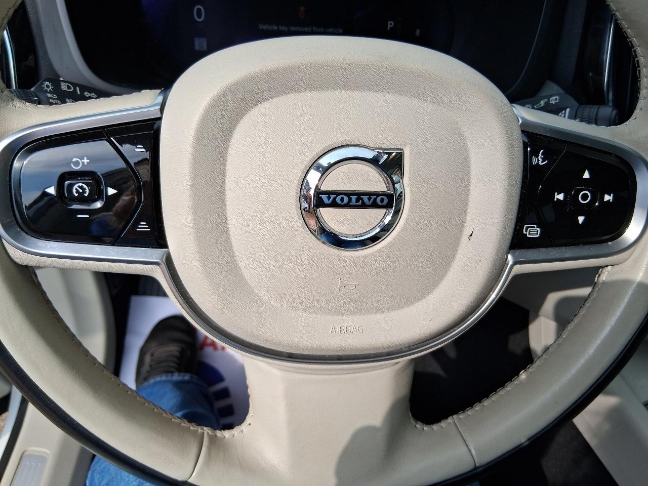 Volvo XC60 B5 AWD Plus Bright Theme 2023