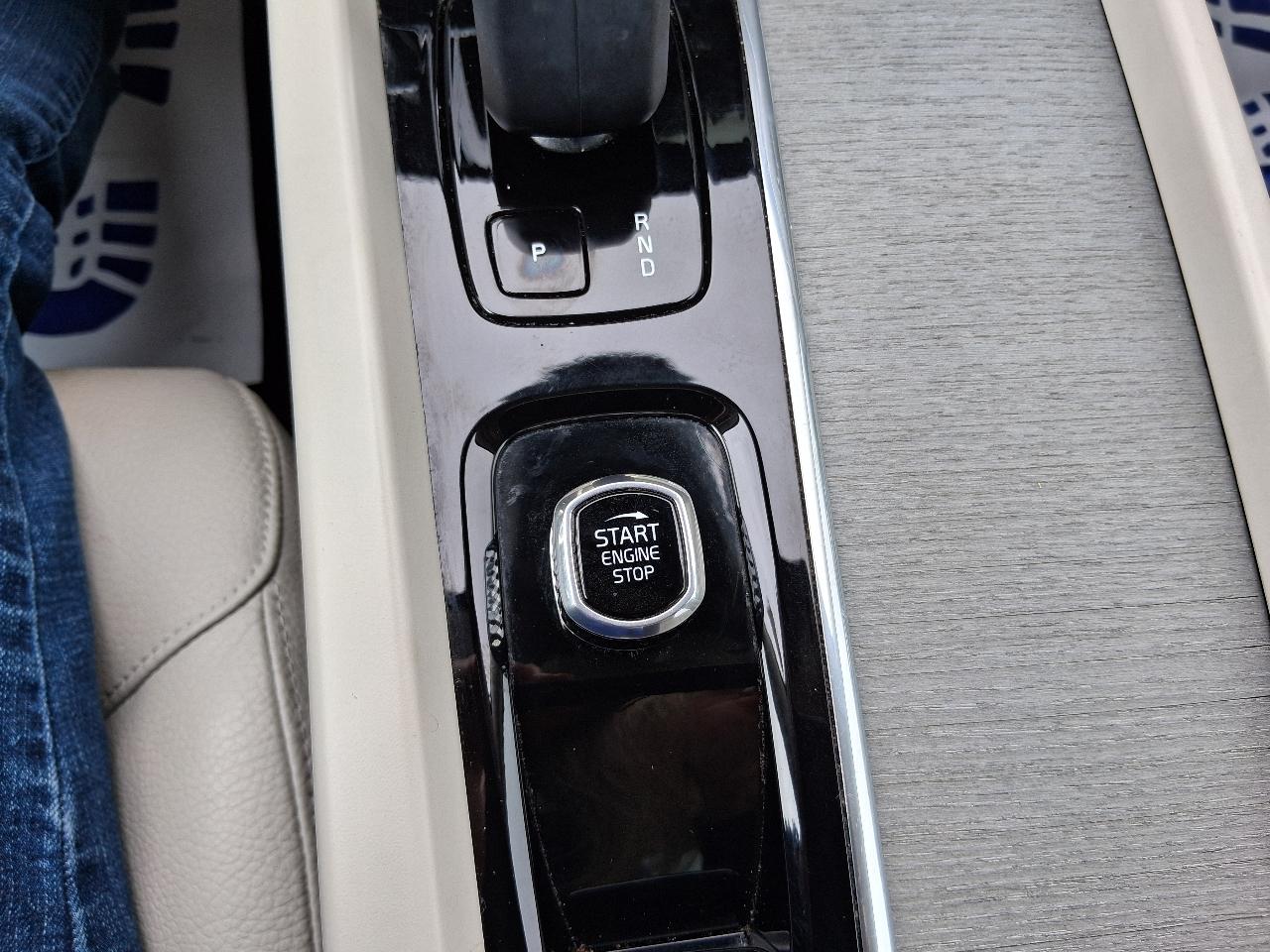 Volvo XC60 B5 AWD Plus Bright Theme 2023