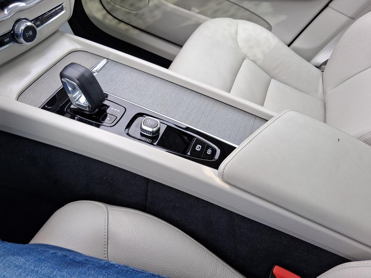 Volvo XC60 B5 AWD Plus Bright Theme 2023