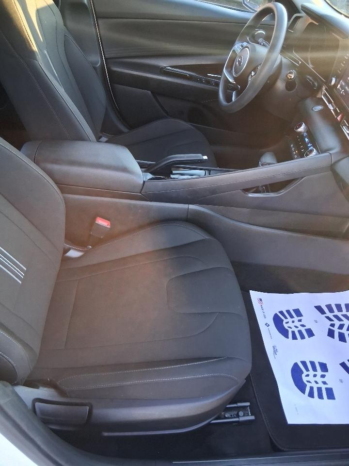 Hyundai Elantra SEL IVT 2021