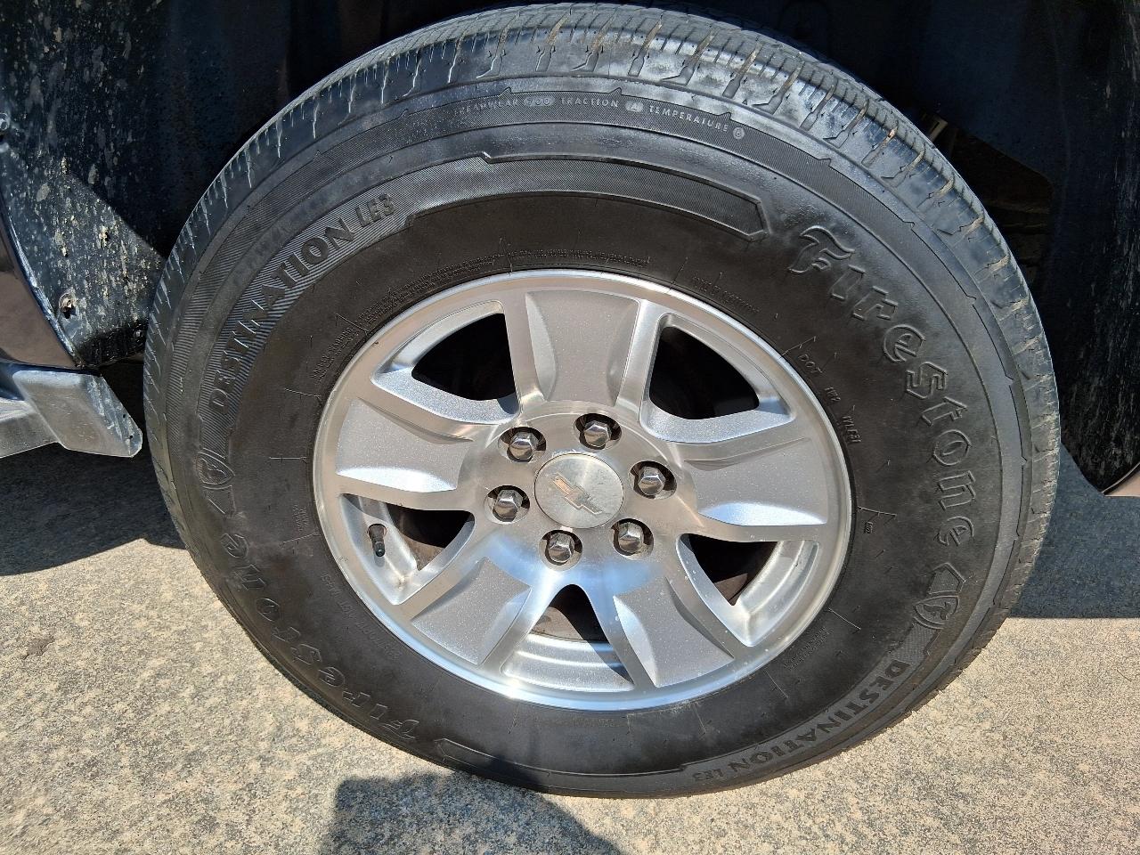 Chevrolet Avalanche 4WD Crew Cab LS 2011