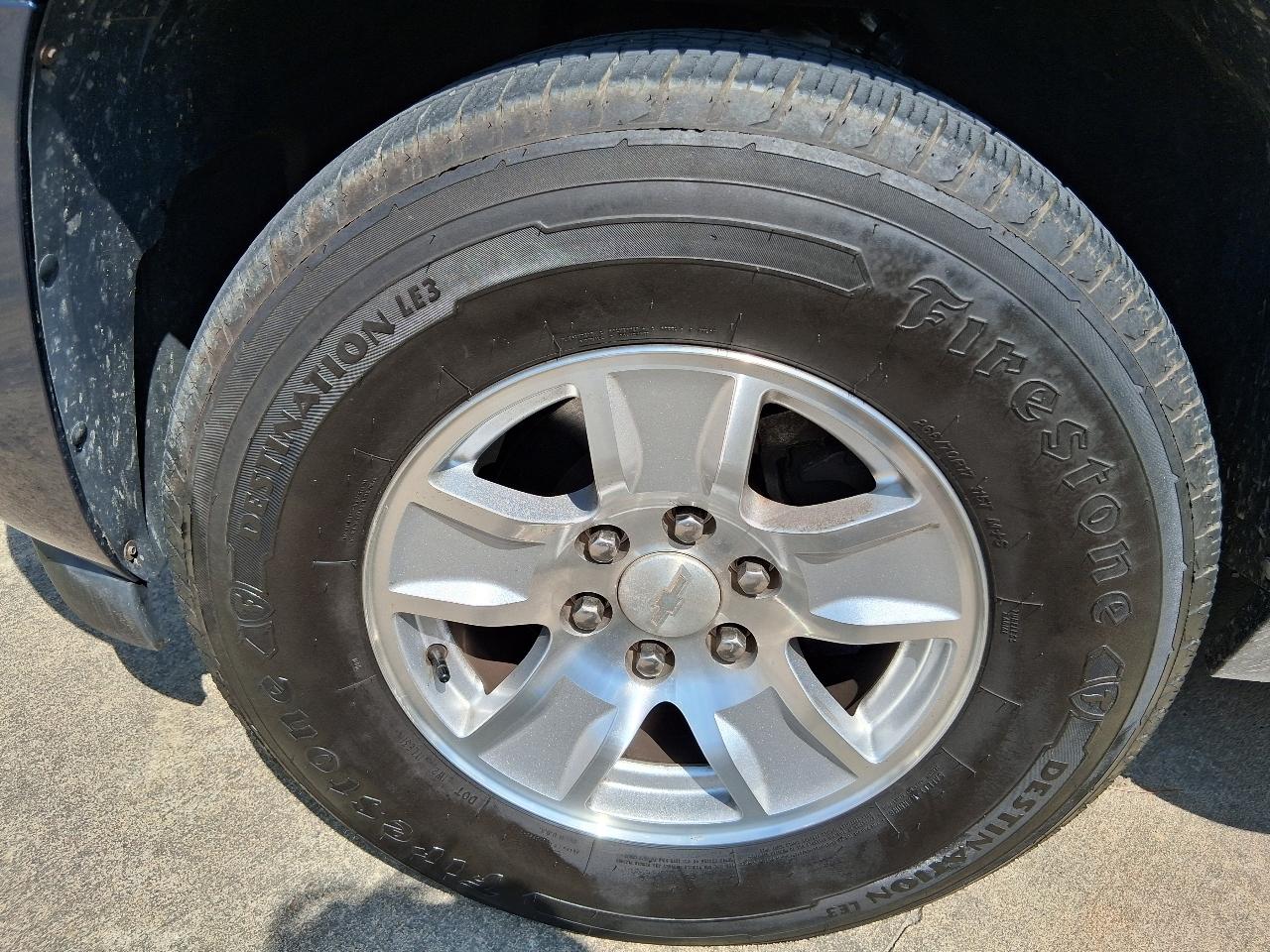 Chevrolet Avalanche 4WD Crew Cab LS 2011