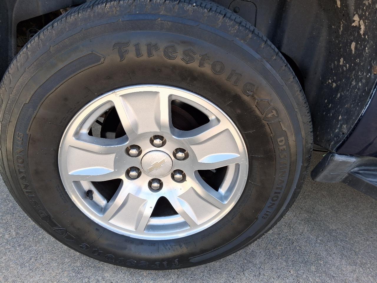 Chevrolet Avalanche 4WD Crew Cab LS 2011