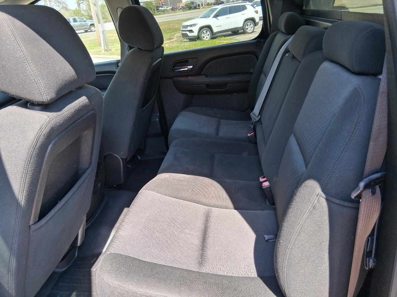 Chevrolet Avalanche 4WD Crew Cab LS 2011