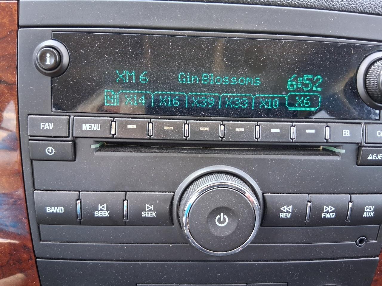 Chevrolet Avalanche 4WD Crew Cab LS 2011