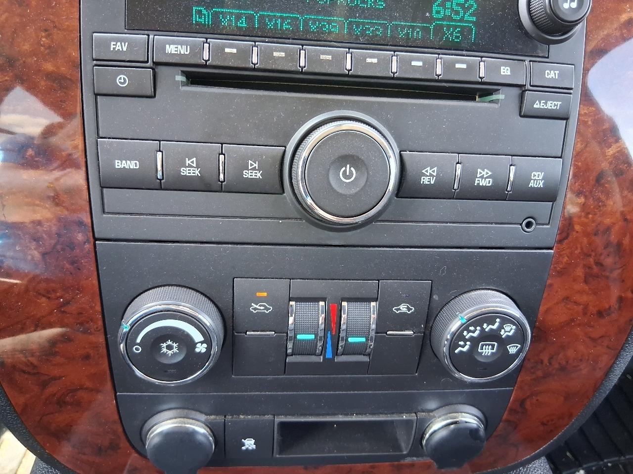 Chevrolet Avalanche 4WD Crew Cab LS 2011