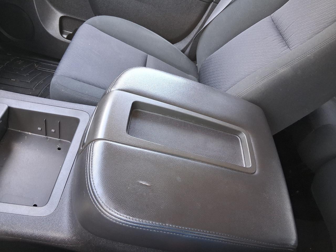 Chevrolet Avalanche 4WD Crew Cab LS 2011