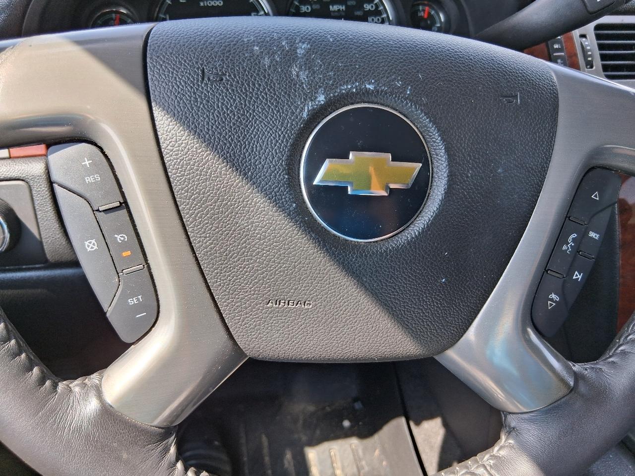 Chevrolet Avalanche 4WD Crew Cab LS 2011