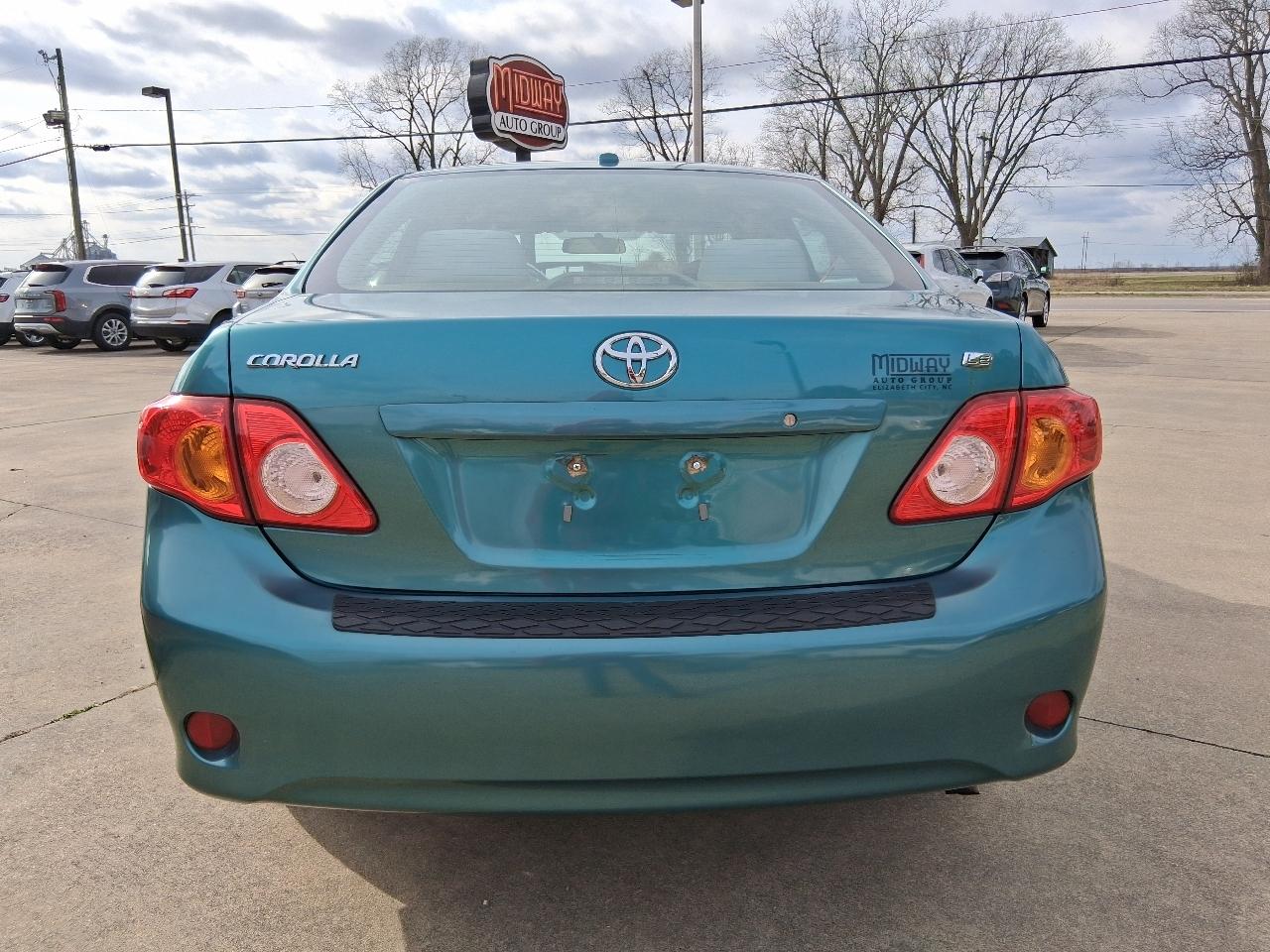 Toyota Corolla 4dr Sdn LE Auto (Natl) 2010