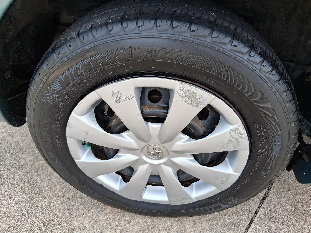 Toyota Corolla 4dr Sdn LE Auto (Natl) 2010