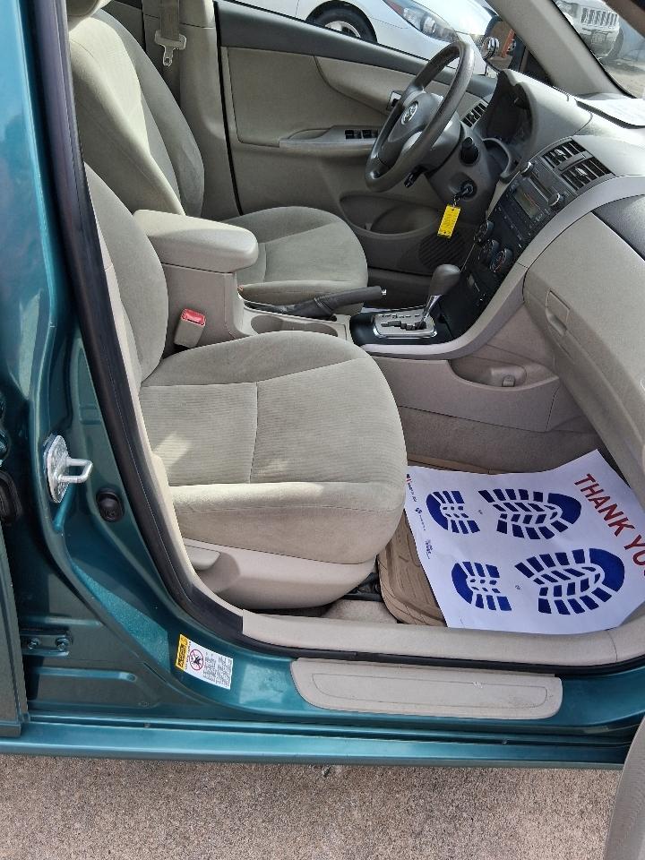 Toyota Corolla 4dr Sdn LE Auto (Natl) 2010