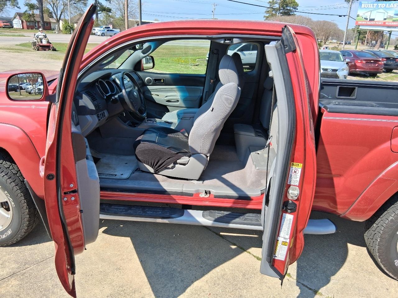 Toyota Tacoma 4WD Access V6 AT (Natl) 2010