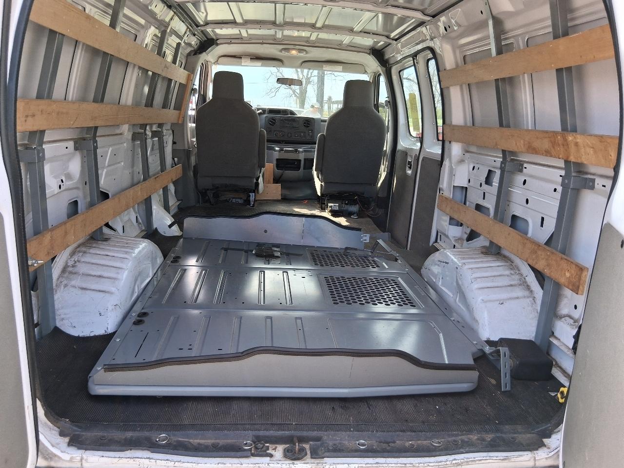 Ford Econoline Cargo Van E-250 Commercial 2014