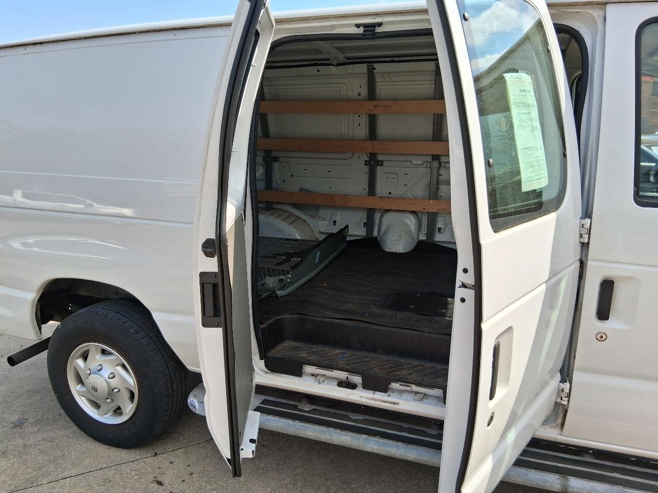 Ford Econoline Cargo Van E-250 Commercial 2014