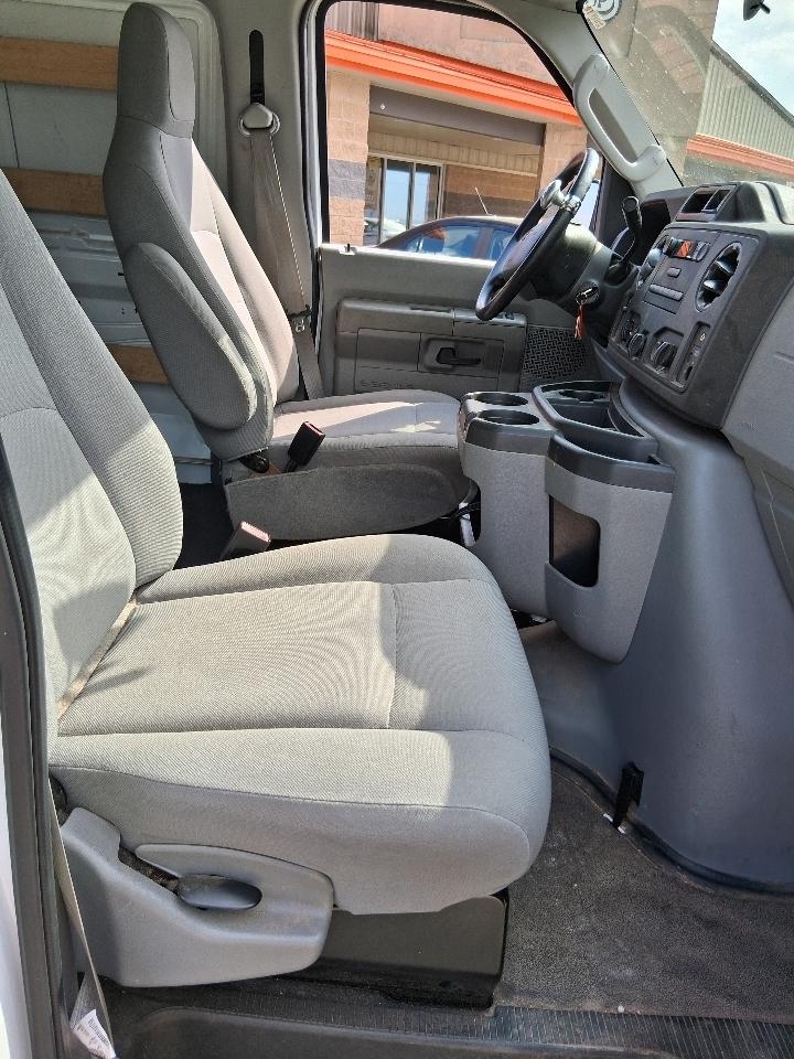 Ford Econoline Cargo Van E-250 Commercial 2014