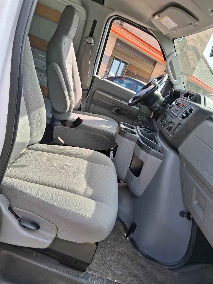 Ford Econoline Cargo Van E-250 Commercial 2014