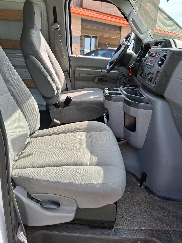 Ford Econoline Cargo Van E-250 Commercial 2014