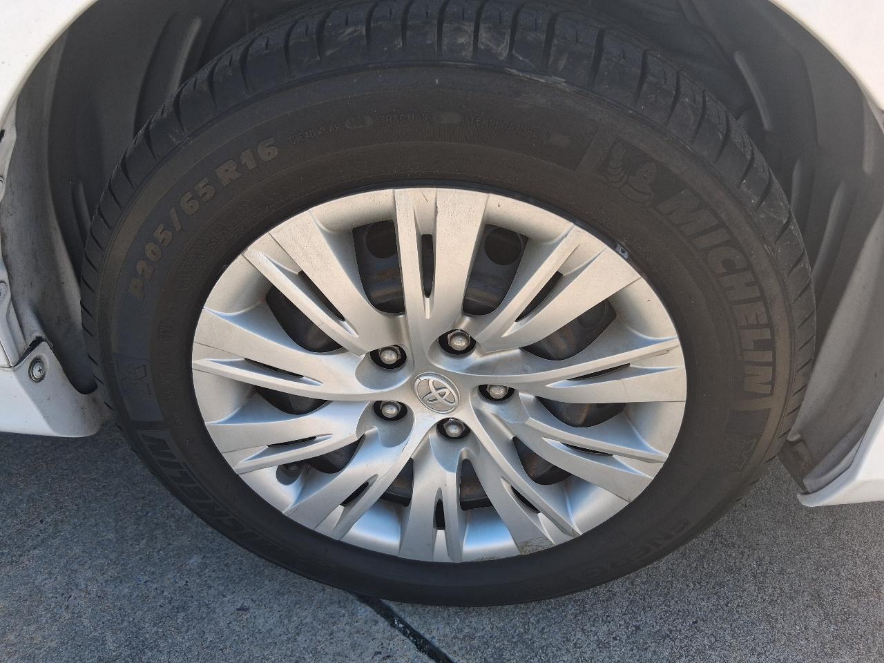 Toyota Camry 4dr Sdn I4 Auto LE (Natl) *Ltd Avail* 2012