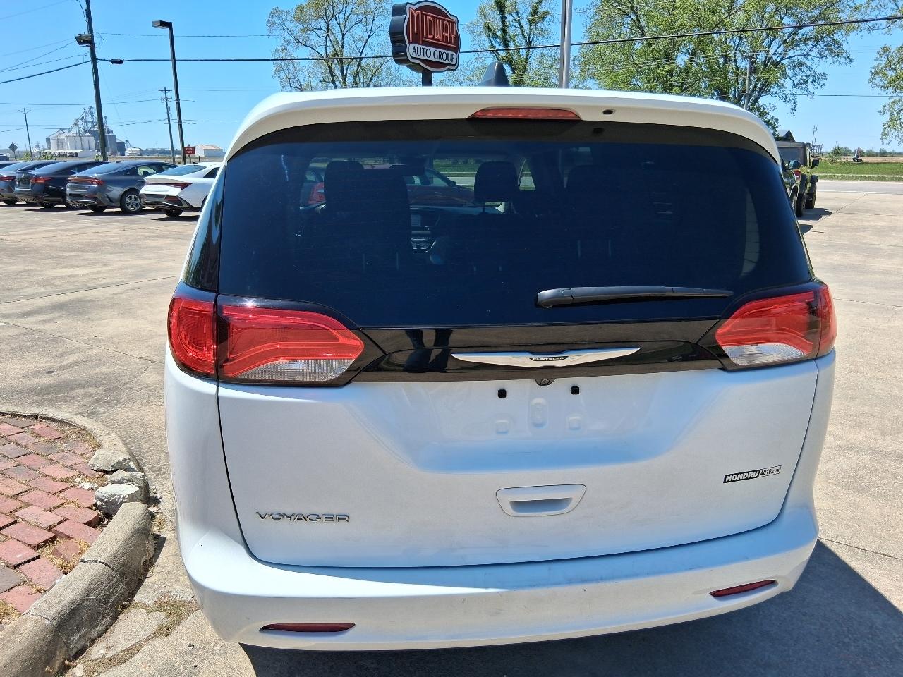 Chrysler Voyager LX FWD 2024