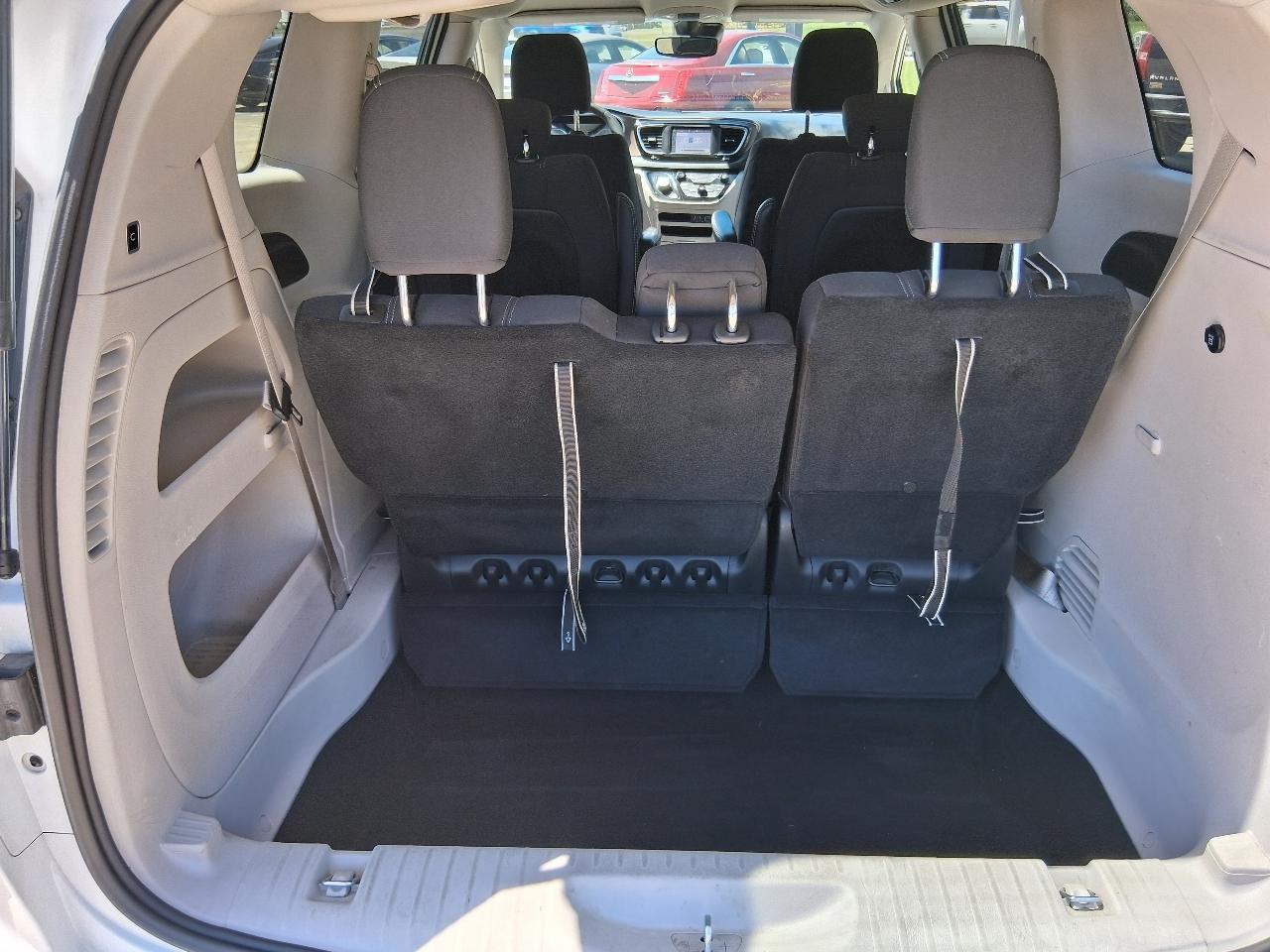 Chrysler Voyager LX FWD 2024