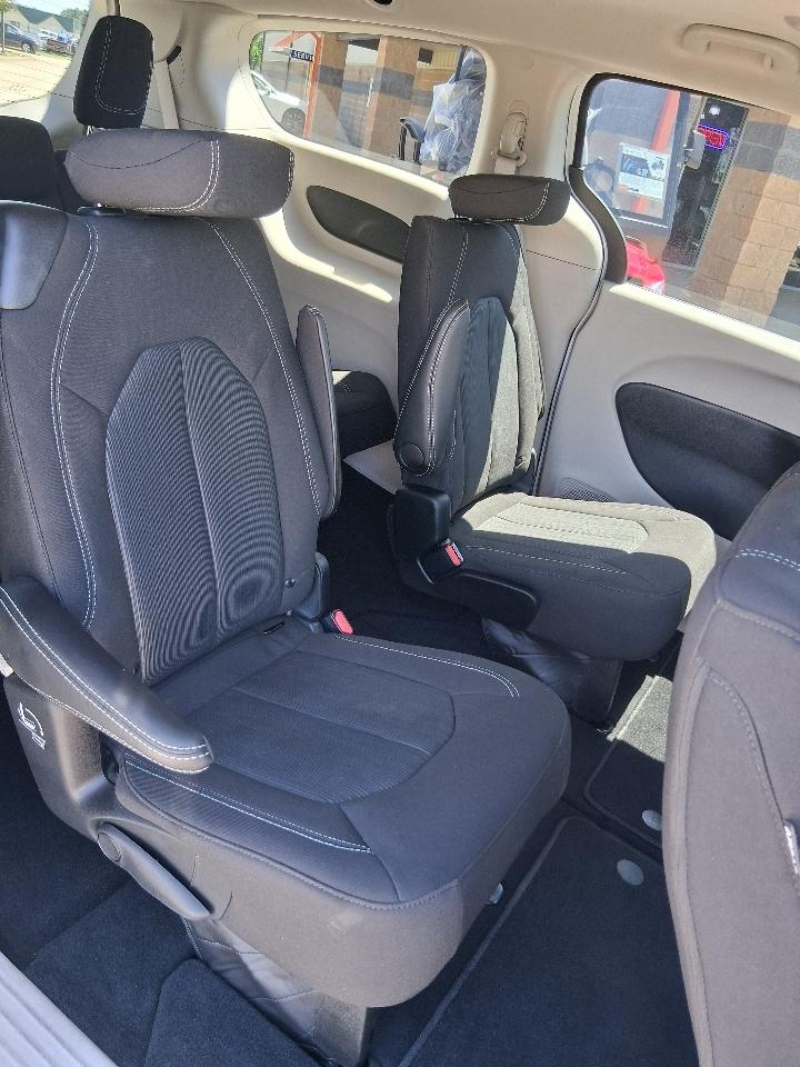 Chrysler Voyager LX FWD 2024