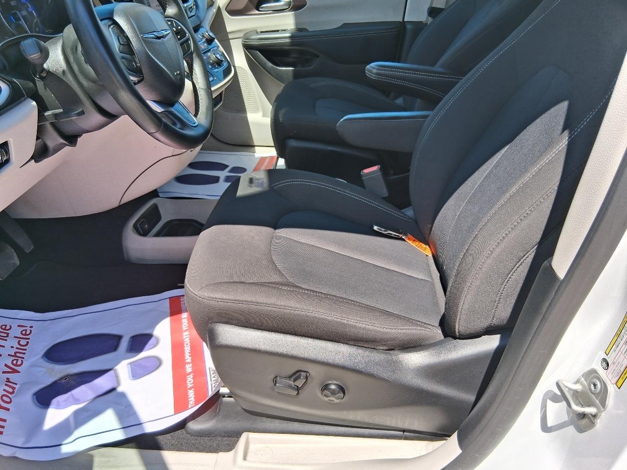 Chrysler Voyager LX FWD 2024