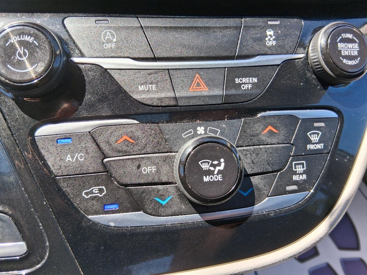 Chrysler Voyager LX FWD 2024