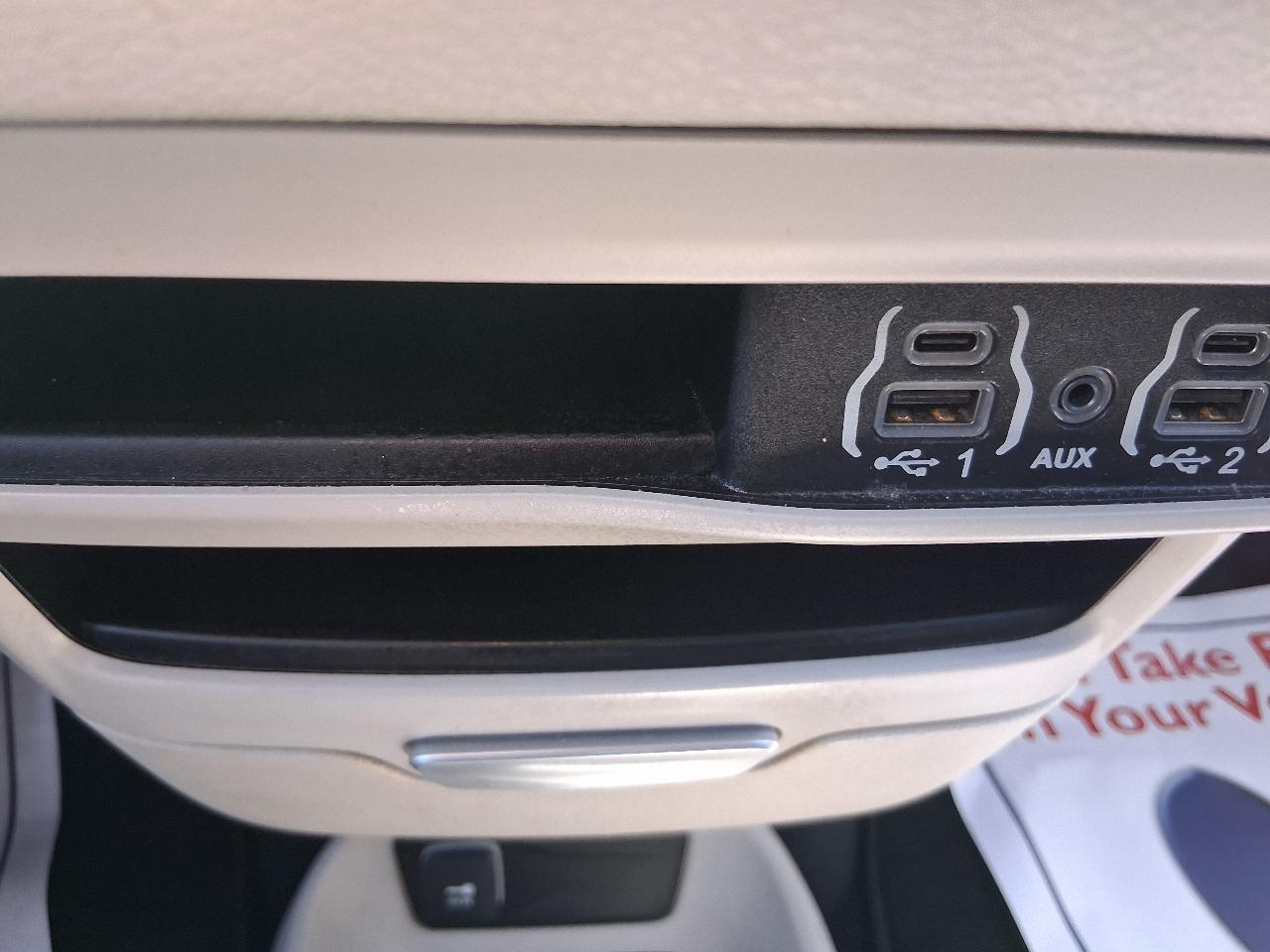 Chrysler Voyager LX FWD 2024