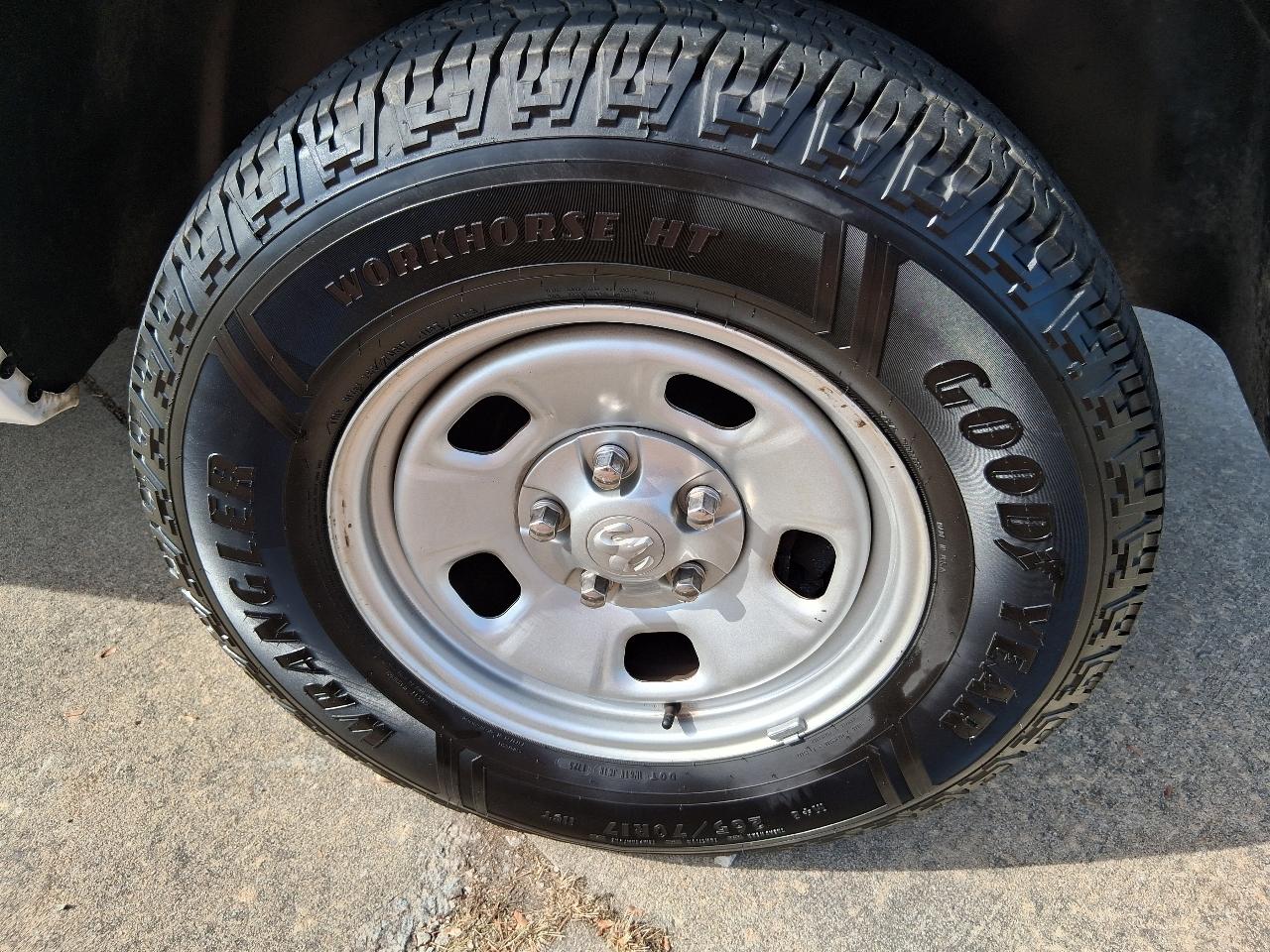 RAM 1500 Classic Tradesman 4x2 Reg Cab 8' Box 2019