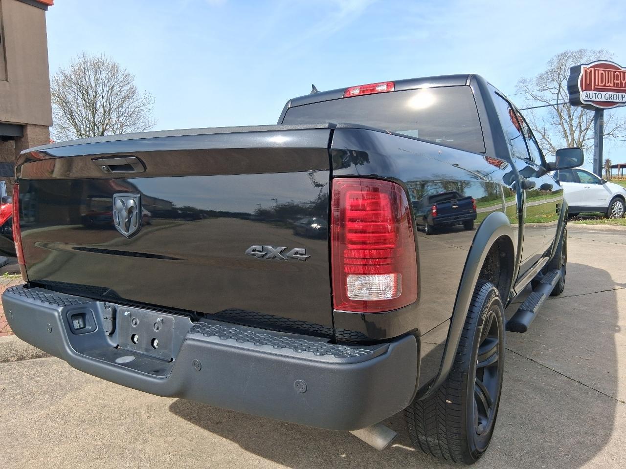 RAM 1500 Classic Warlock 4x4 Crew Cab 5'7" Box 2022