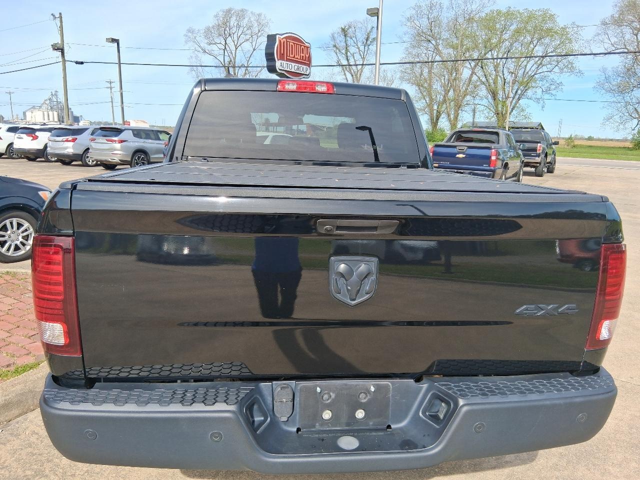 RAM 1500 Classic Warlock 4x4 Crew Cab 5'7" Box 2022