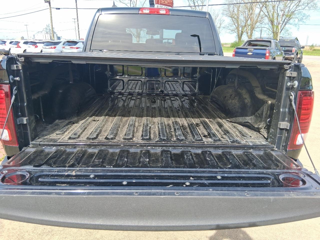 RAM 1500 Classic Warlock 4x4 Crew Cab 5'7" Box 2022