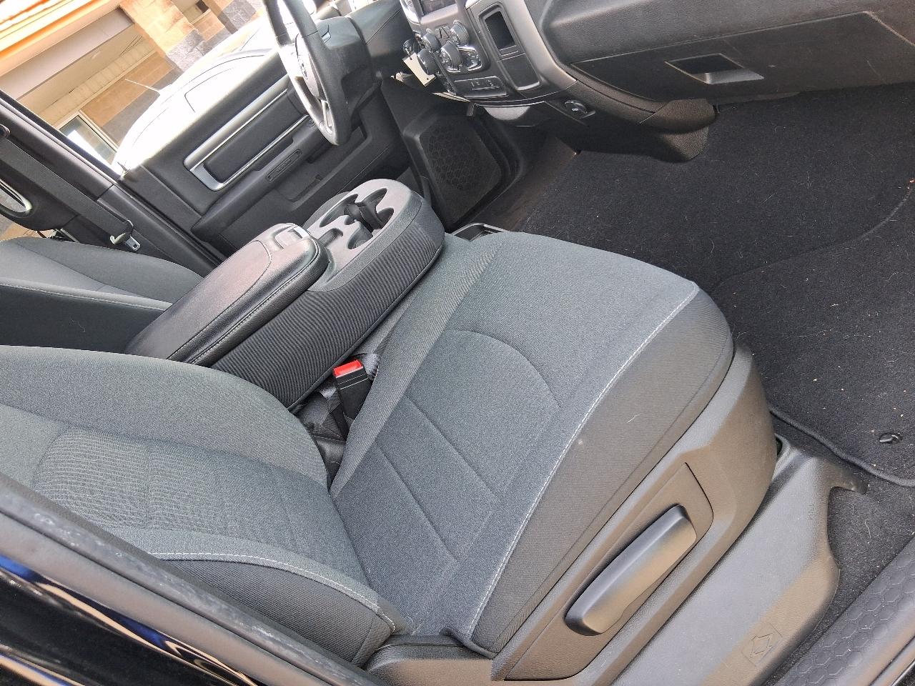 RAM 1500 Classic Warlock 4x4 Crew Cab 5'7" Box 2022