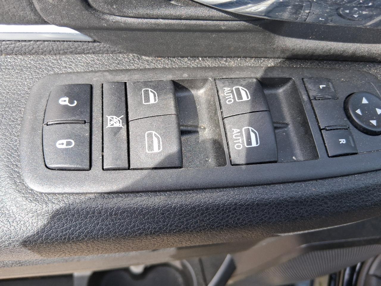 RAM 1500 Classic Warlock 4x4 Crew Cab 5'7" Box 2022