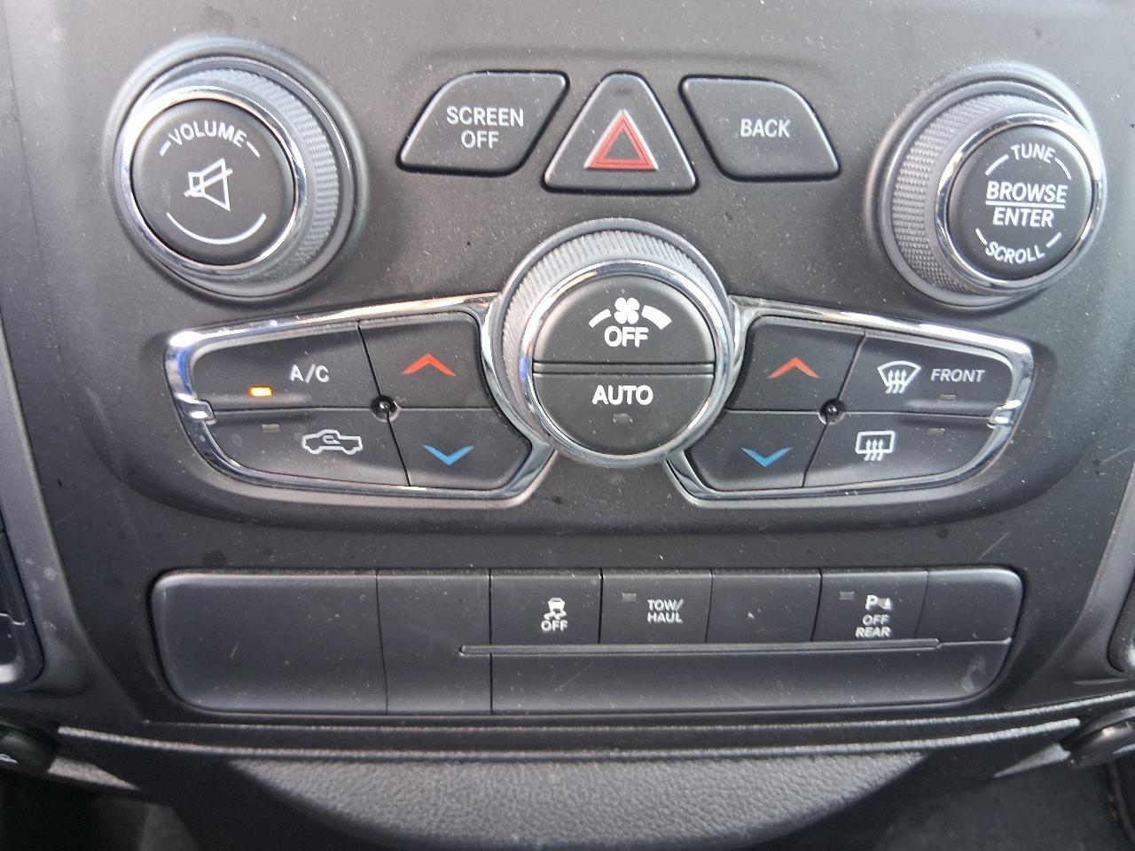 RAM 1500 Classic Warlock 4x4 Crew Cab 5'7" Box 2022