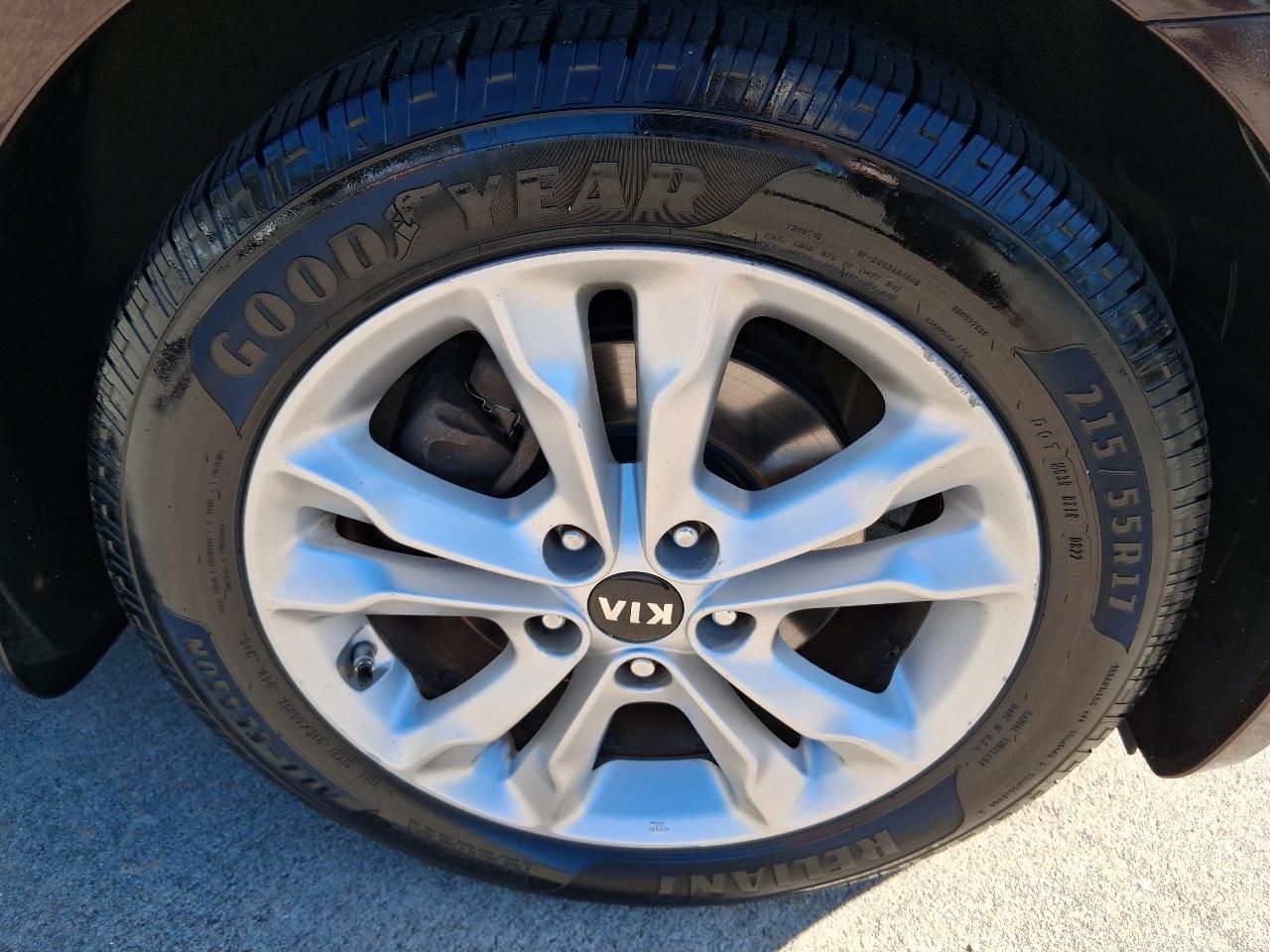 Kia Optima 4dr Sdn 2.4L Auto EX 2011