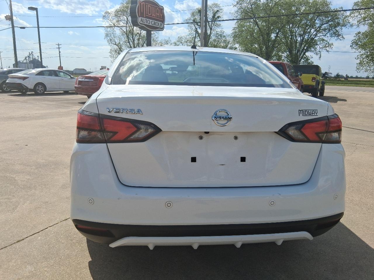 Nissan Versa S CVT 2020