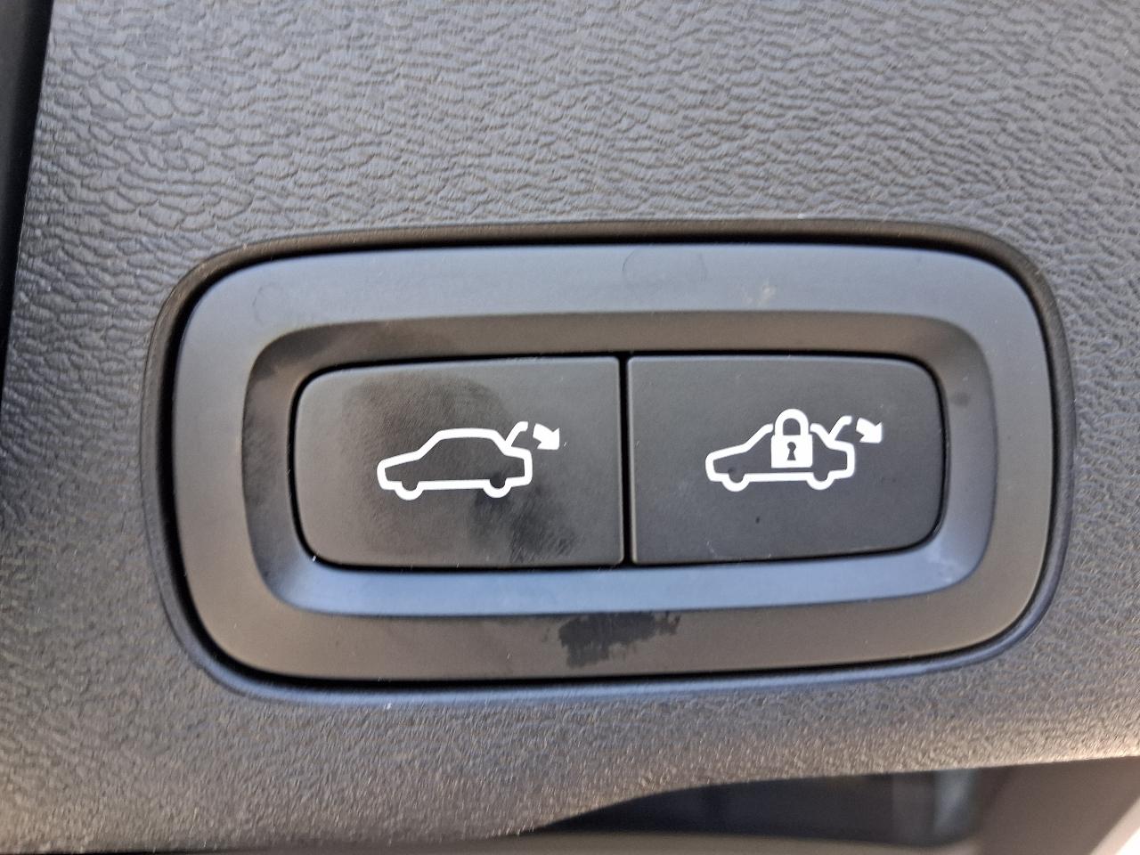 Volvo XC60 B5 FWD Momentum 2022