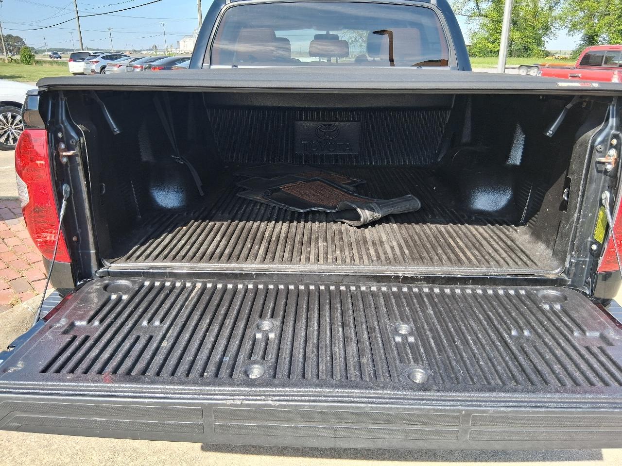 Toyota Tundra 4WD Truck CrewMax 5.7L V8 6-Spd AT 1794 (Natl) 2014
